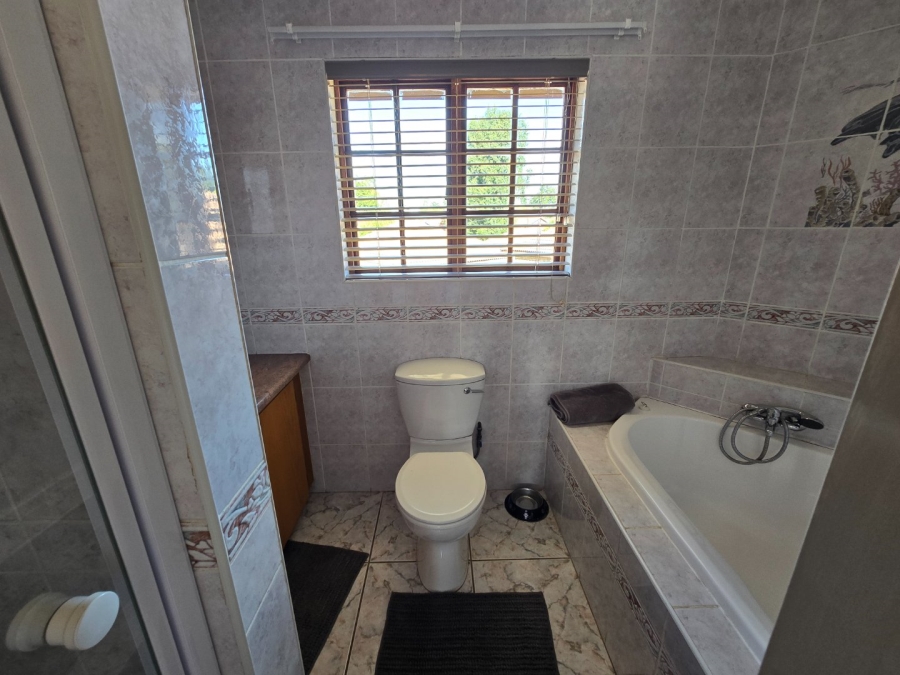 6 Bedroom Property for Sale in Mooivallei Park North West